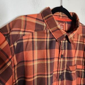 Mountain Hardwear Orange/brown plaid long sleeve button shirt. Men's size XL.